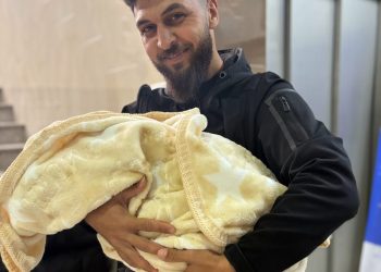 تهنئة بالمولود الجديد لابن العائلة / ياسر صلاح صالح شراب “أبوصلاح”