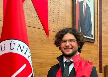 الطالب/ أمجد محمد ينال درجة البكالوريوس