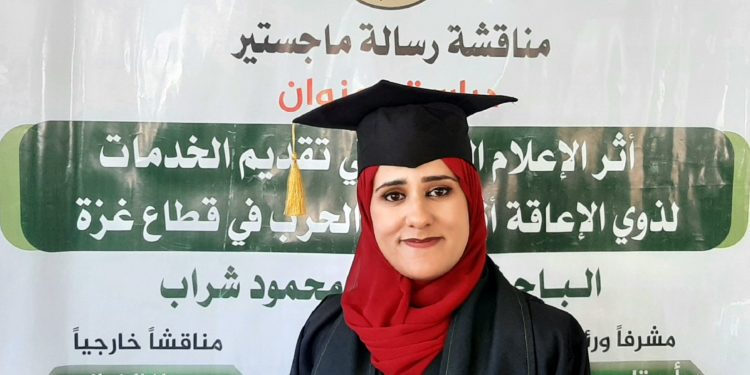 الباحثة/ ايمان محمود تنال رسالة الماجستير