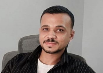الطالب/ صلاح محمد ينال درجة البكالوريوس